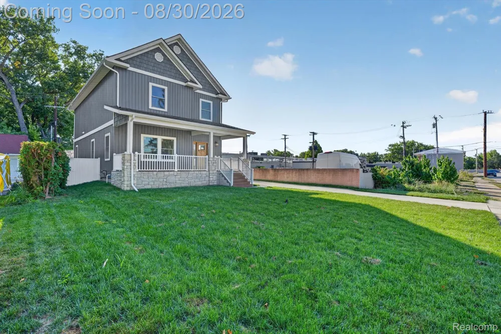 1820 Robina Avenue Berkley City, MI 48072