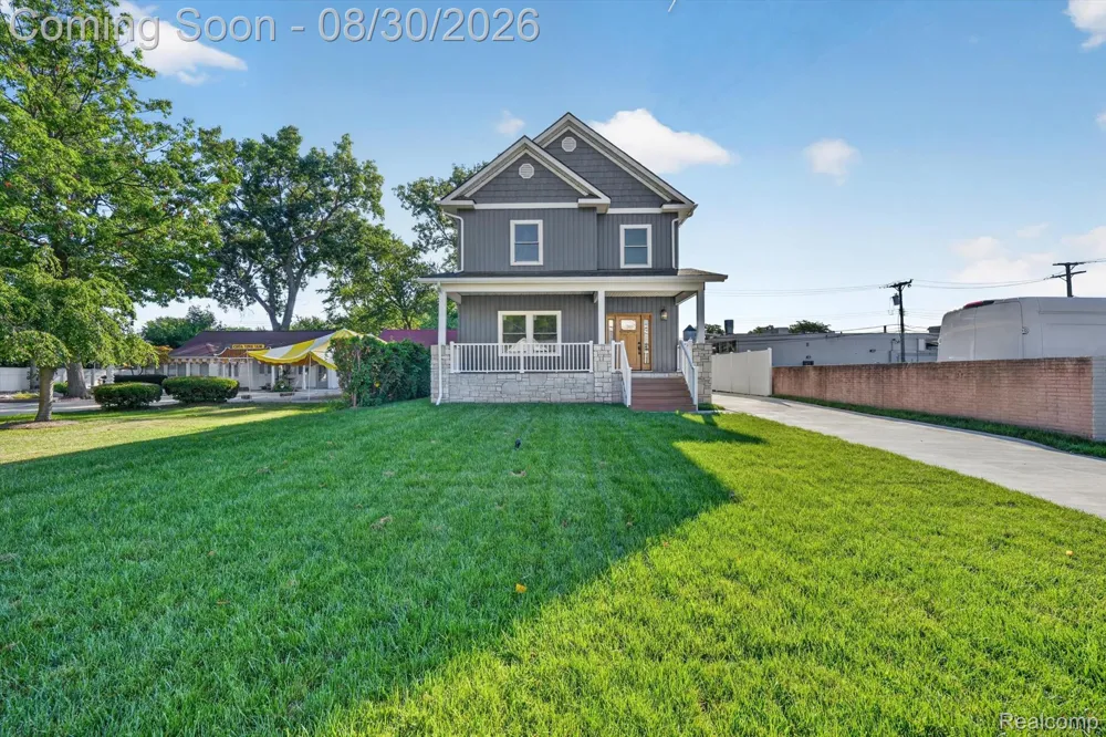 1820 Robina Avenue Berkley City, MI 48072