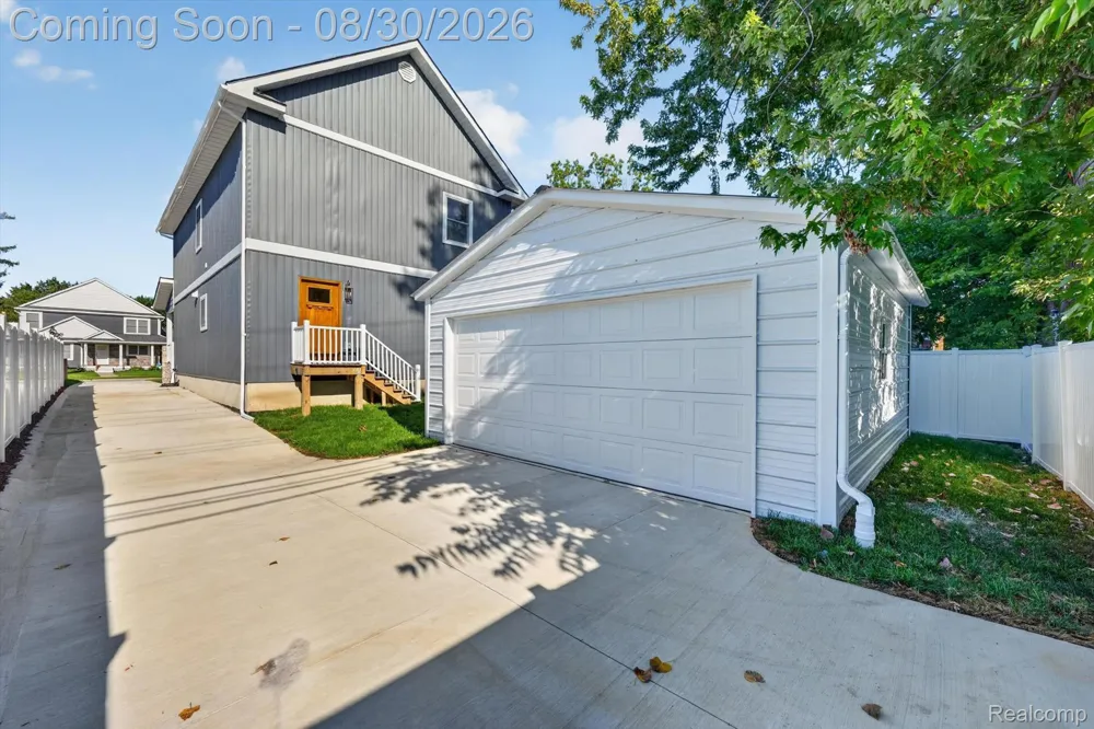 1820 Robina Avenue Berkley City, MI 48072