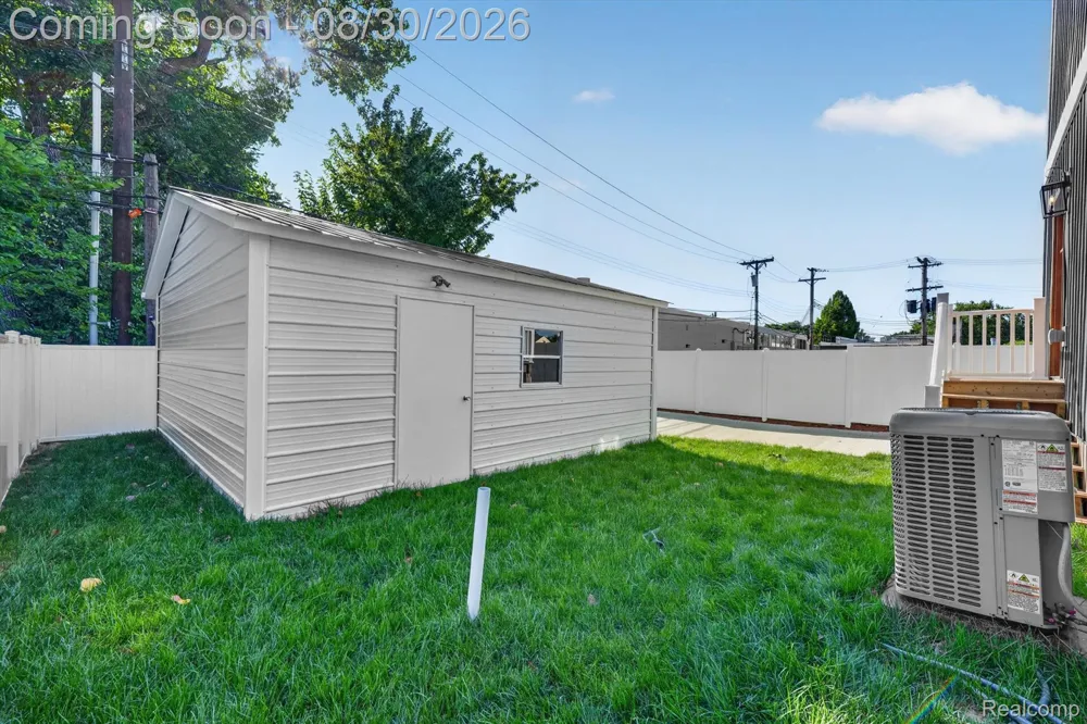 1820 Robina Avenue Berkley City, MI 48072