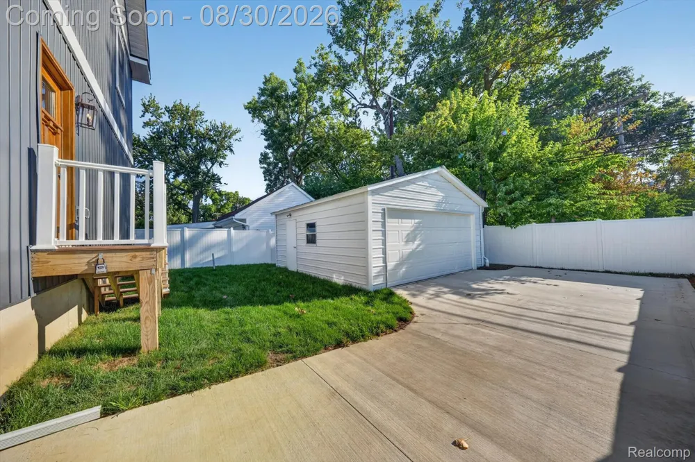 1820 Robina Avenue Berkley City, MI 48072