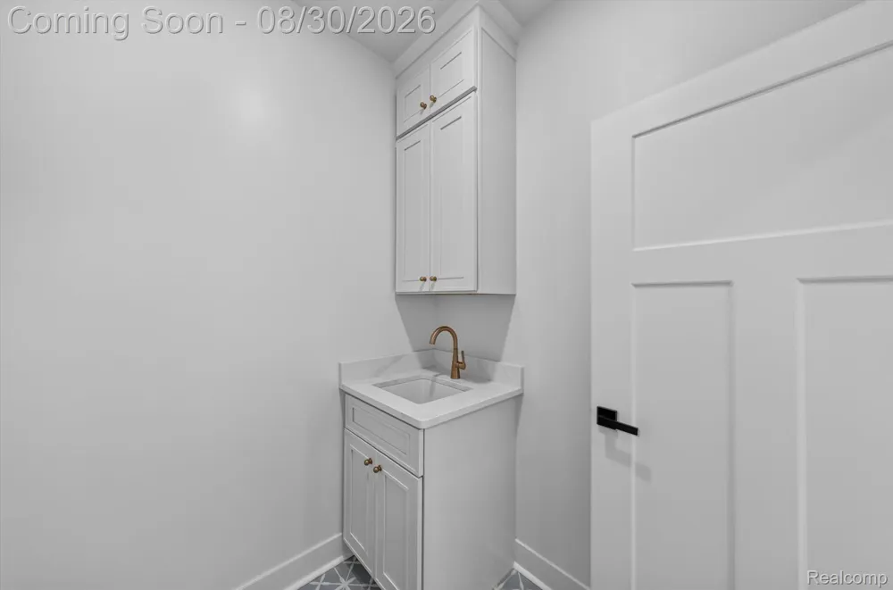 1820 Robina Avenue Berkley City, MI 48072