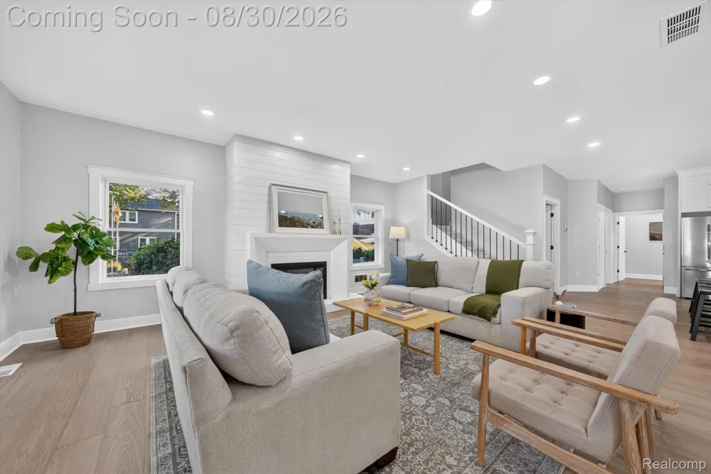 1820 Robina Avenue Berkley City, MI 48072
