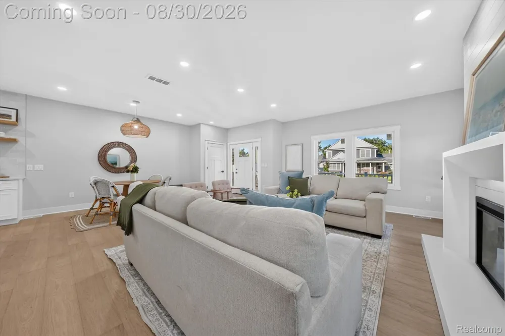 1820 Robina Avenue Berkley City, MI 48072