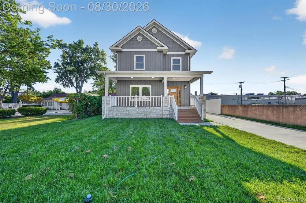 1820 Robina Avenue Berkley City, MI 48072