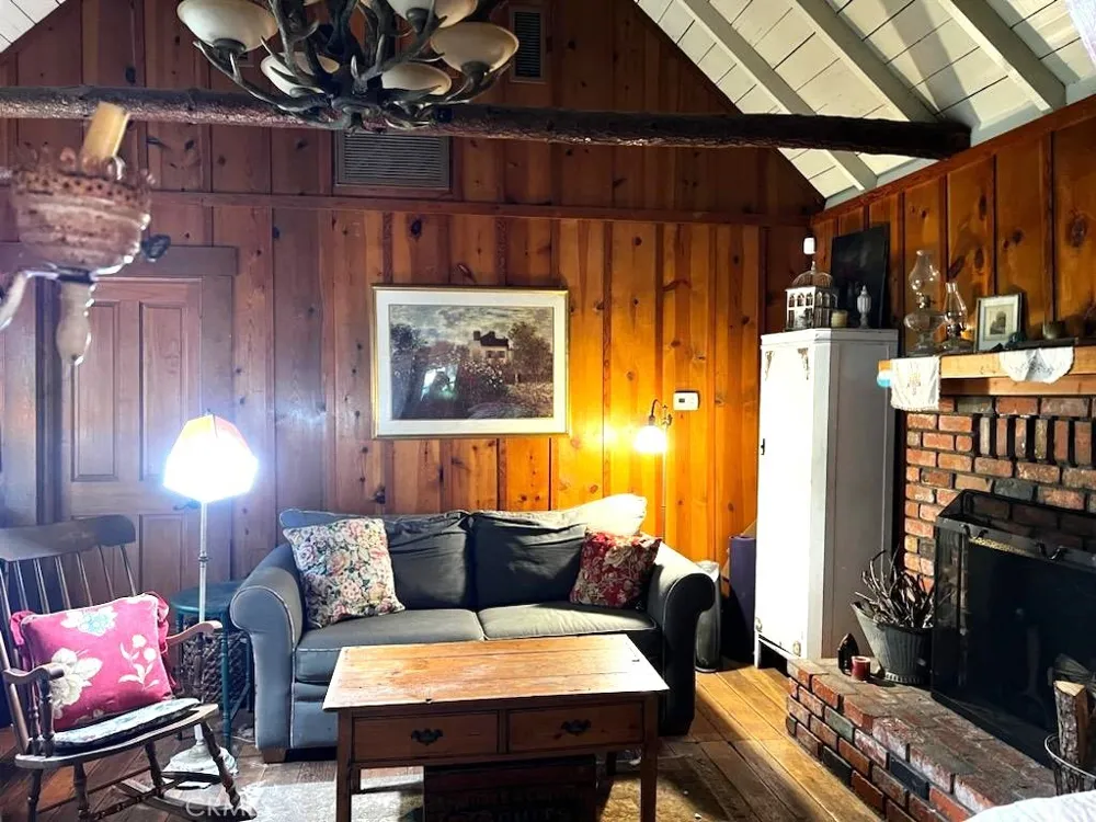 7877 Holly Lake Arrowhead, CA 92352