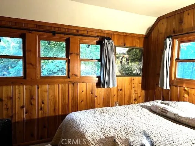 7877 Holly Lake Arrowhead, CA 92352