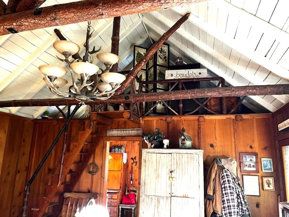 7877 Holly Lake Arrowhead, CA 92352