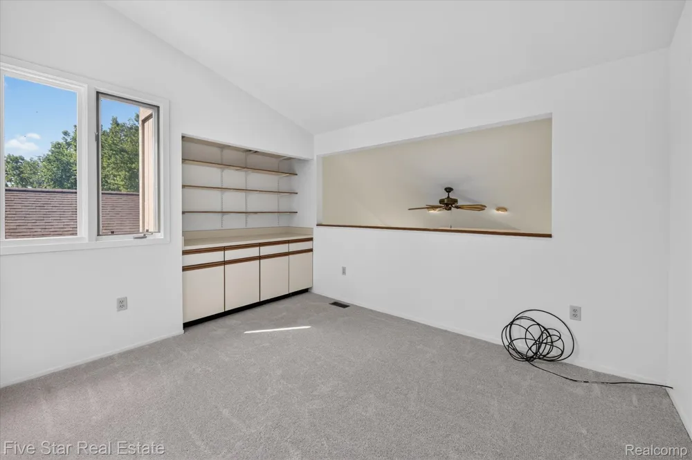 5610 Hillcrest Circle W West Bloomfield Charter Township, MI 48322