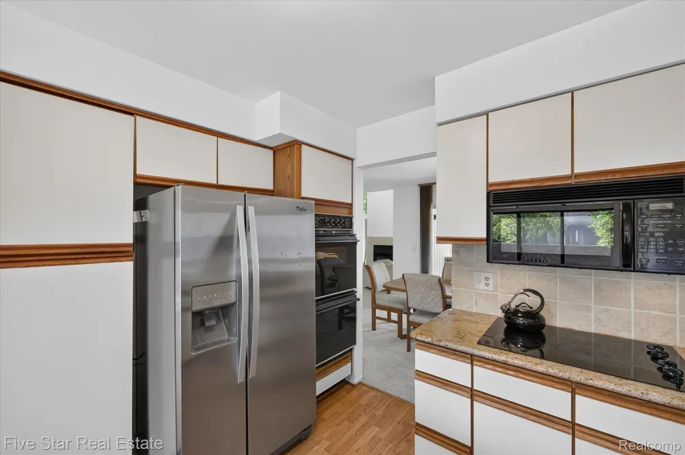 5610 Hillcrest Circle W West Bloomfield Charter Township, MI 48322