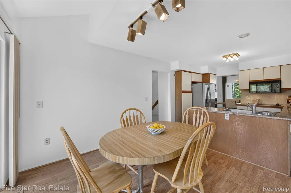 5610 Hillcrest Circle W West Bloomfield Charter Township, MI 48322