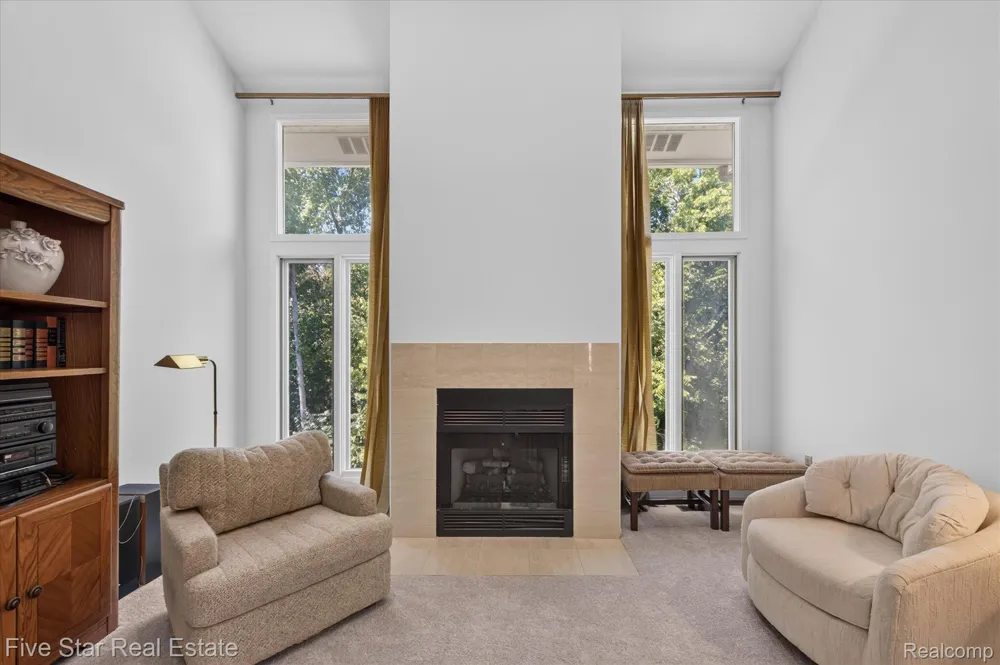 5610 Hillcrest Circle W West Bloomfield Charter Township, MI 48322