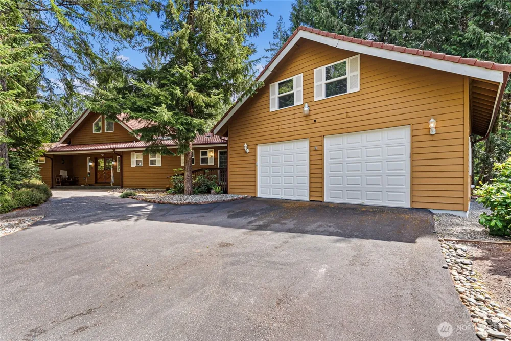 41 E Westlake Place Allyn, WA 98524
