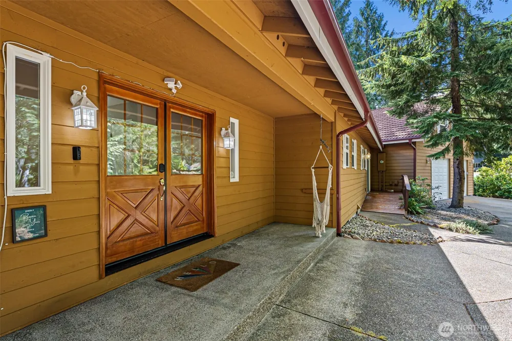 41 E Westlake Place Allyn, WA 98524