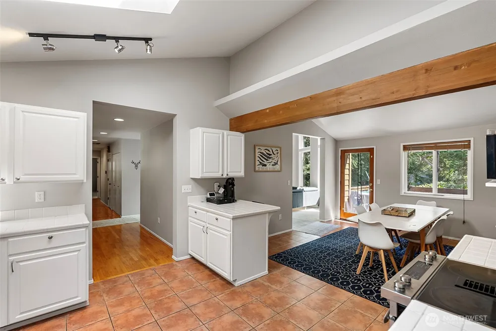 41 E Westlake Place Allyn, WA 98524