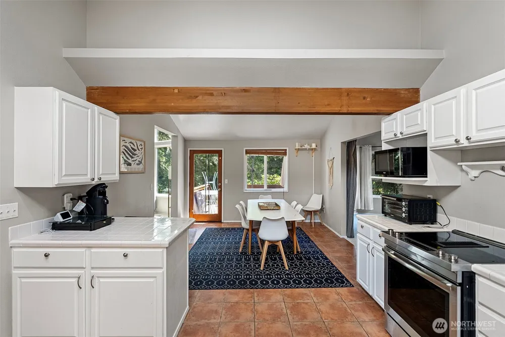 41 E Westlake Place Allyn, WA 98524