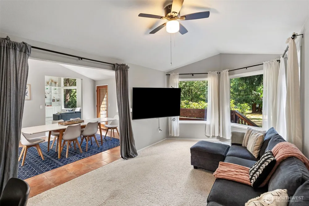 41 E Westlake Place Allyn, WA 98524