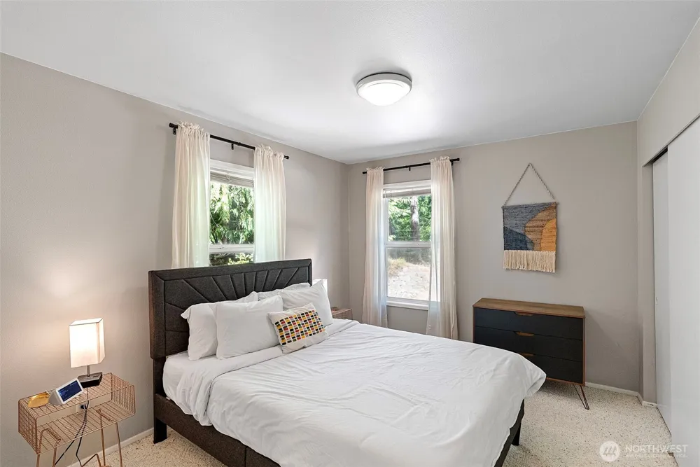 41 E Westlake Place Allyn, WA 98524