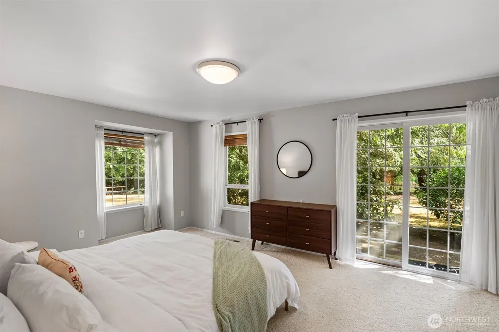 41 E Westlake Place Allyn, WA 98524