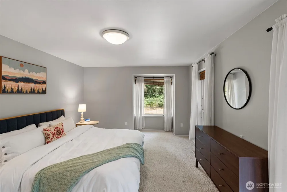 41 E Westlake Place Allyn, WA 98524