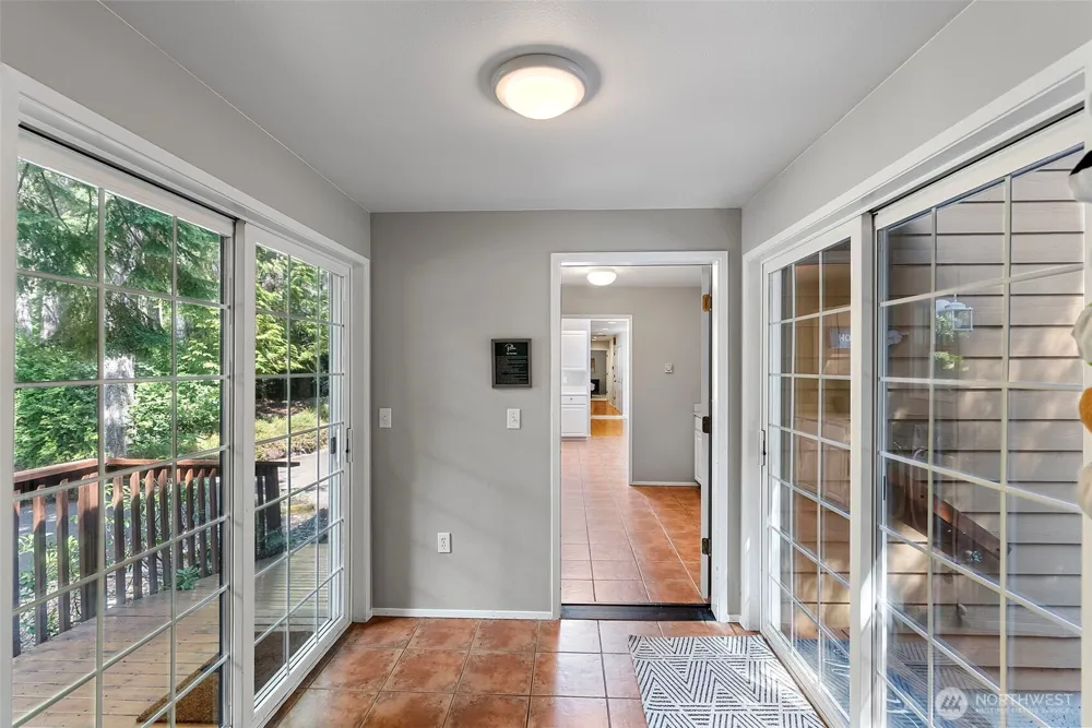 41 E Westlake Place Allyn, WA 98524