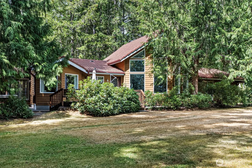 41 E Westlake Place Allyn, WA 98524