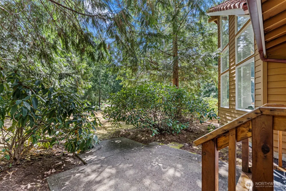 41 E Westlake Place Allyn, WA 98524