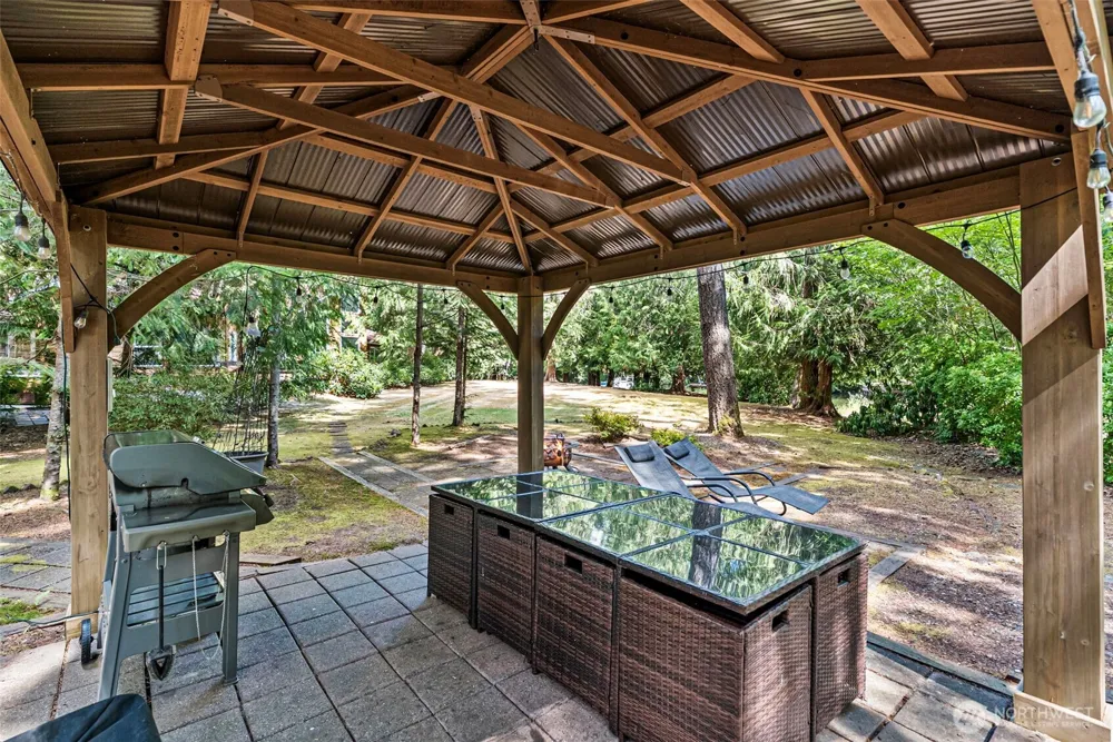 41 E Westlake Place Allyn, WA 98524