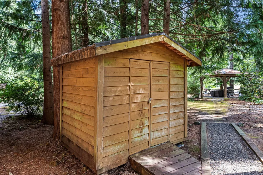 41 E Westlake Place Allyn, WA 98524