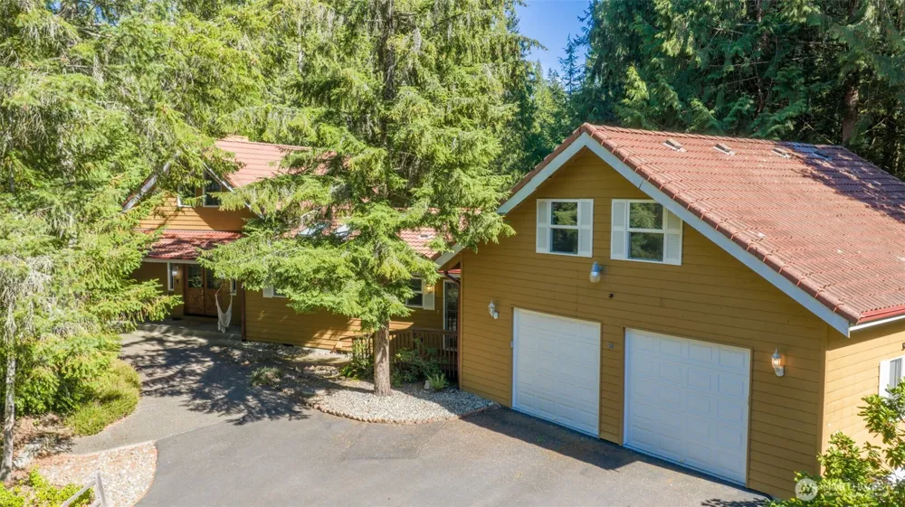 41 E Westlake Place Allyn, WA 98524