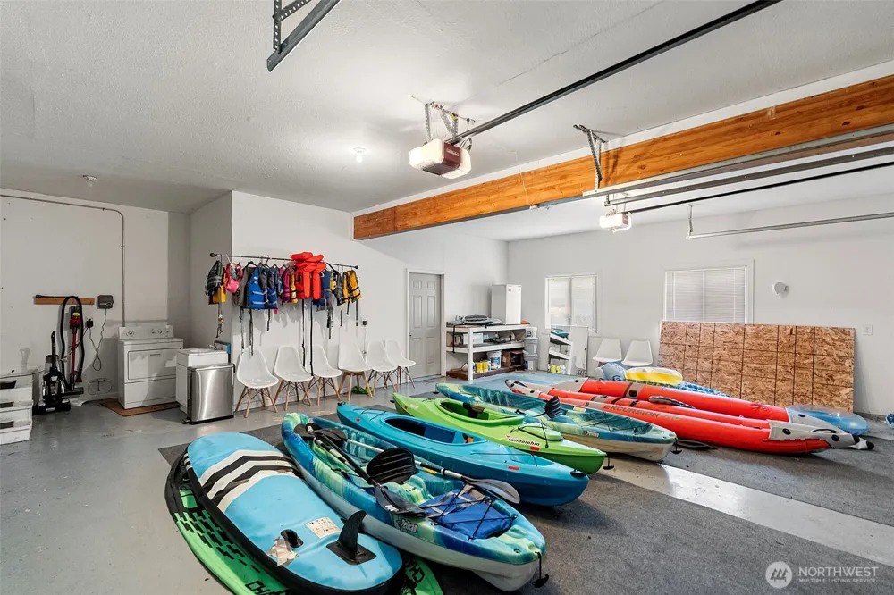 41 E Westlake Place Allyn, WA 98524