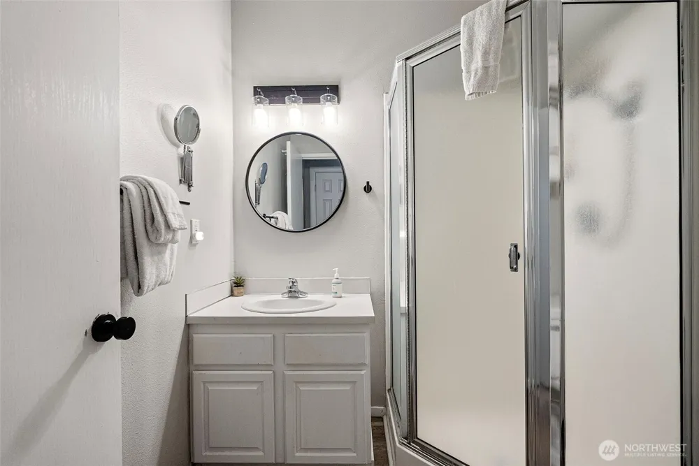 41 E Westlake Place Allyn, WA 98524