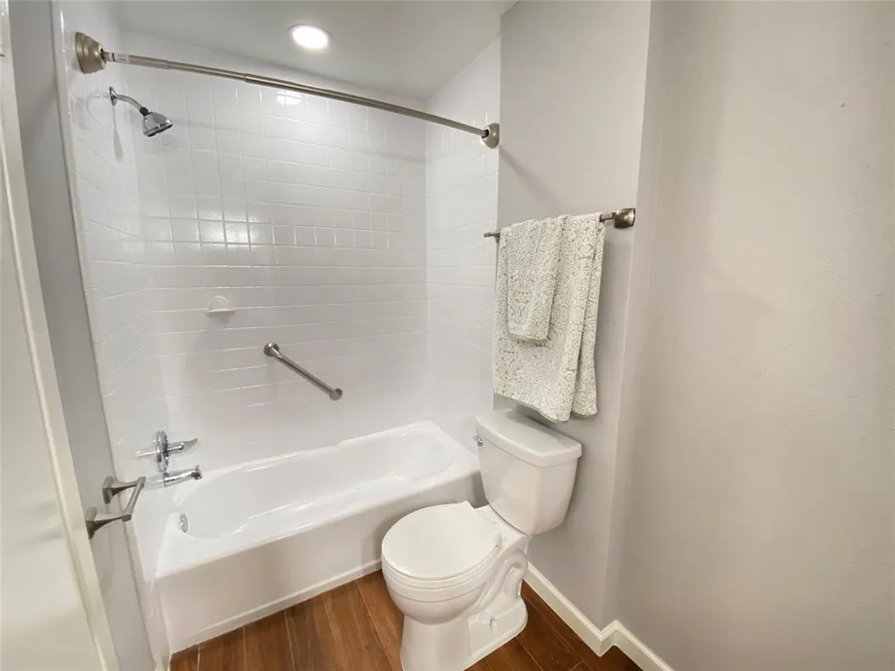 1011 Melford Avenue Pearland, TX 77584