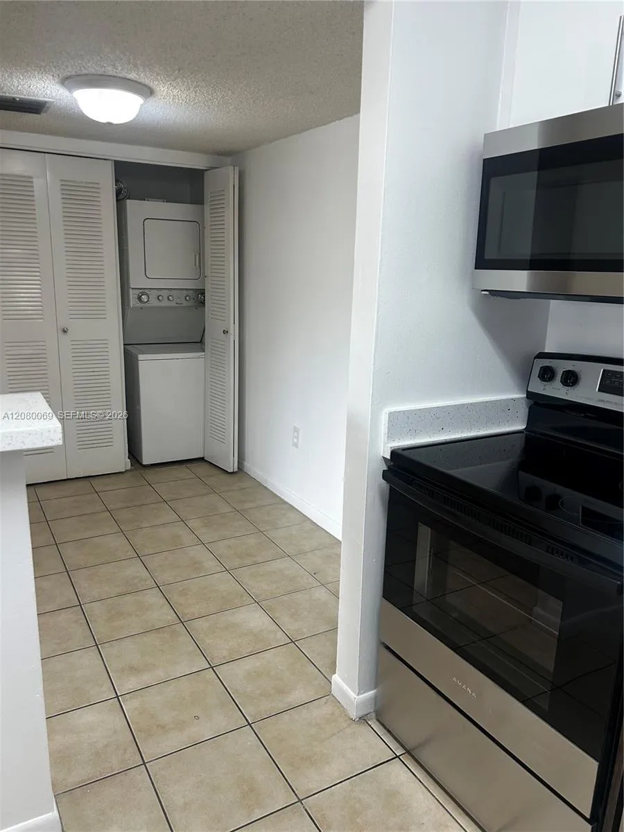 7180 NW 179th St #211 Hialeah, FL 33015