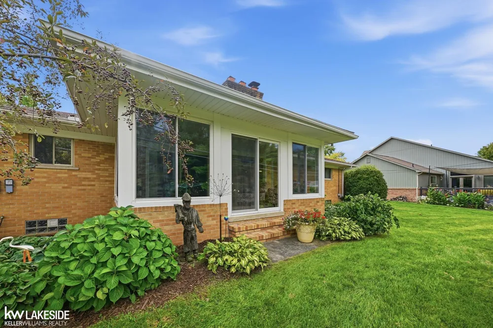 51822 Shelby Road Shelby Charter Township, MI 48316