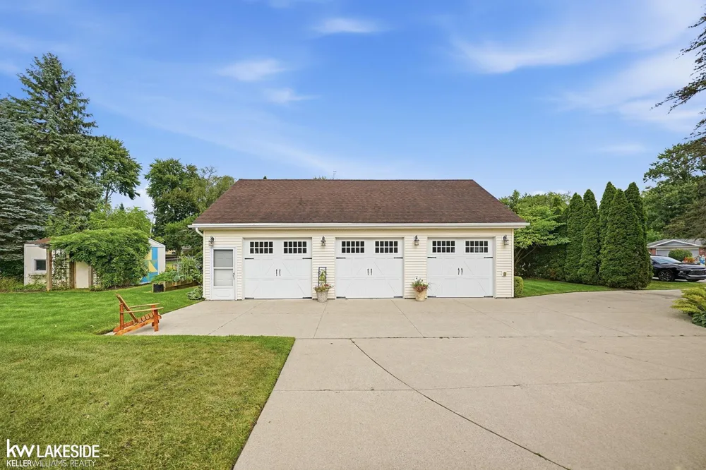 51822 Shelby Road Shelby Charter Township, MI 48316