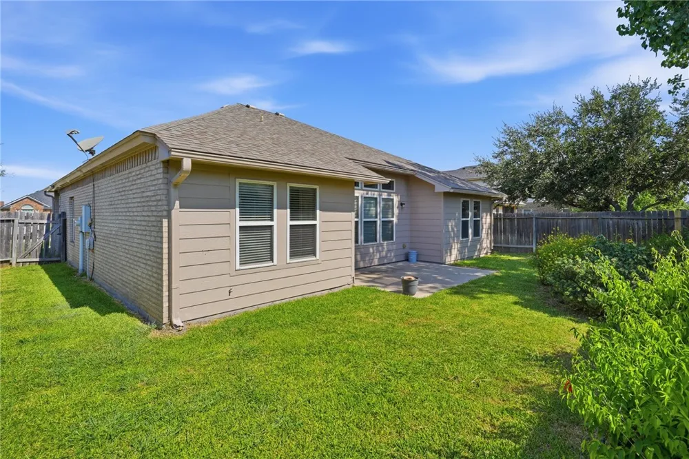313 San Rafael Drive Portland, TX 78374