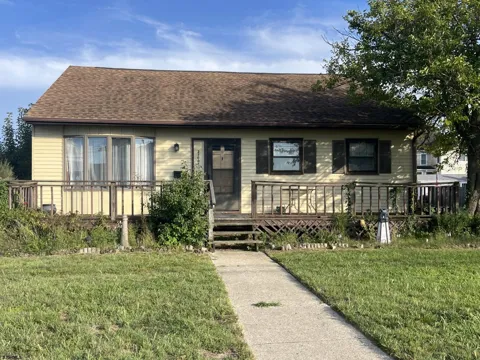 2700 Bayshore Ave