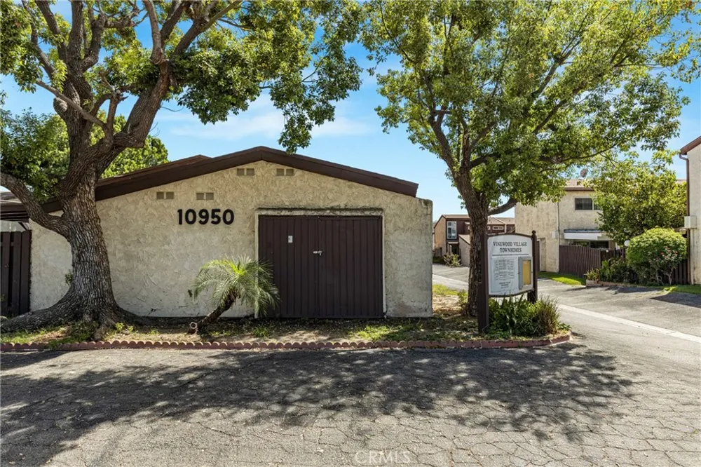 10950 Saticoy #20 Sun Valley, CA 91352