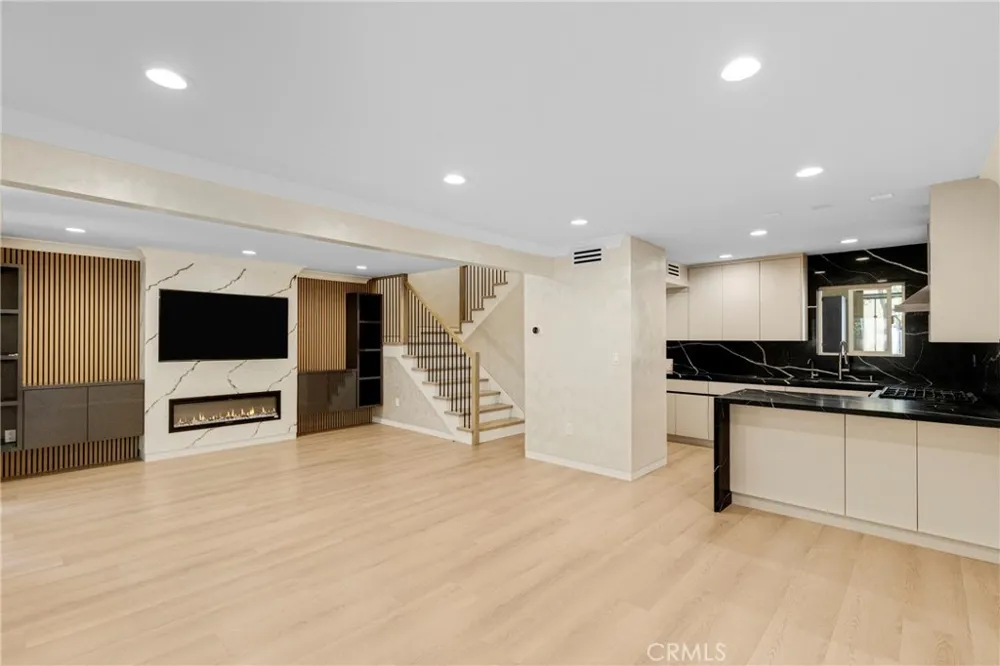 10950 Saticoy #20 Sun Valley, CA 91352