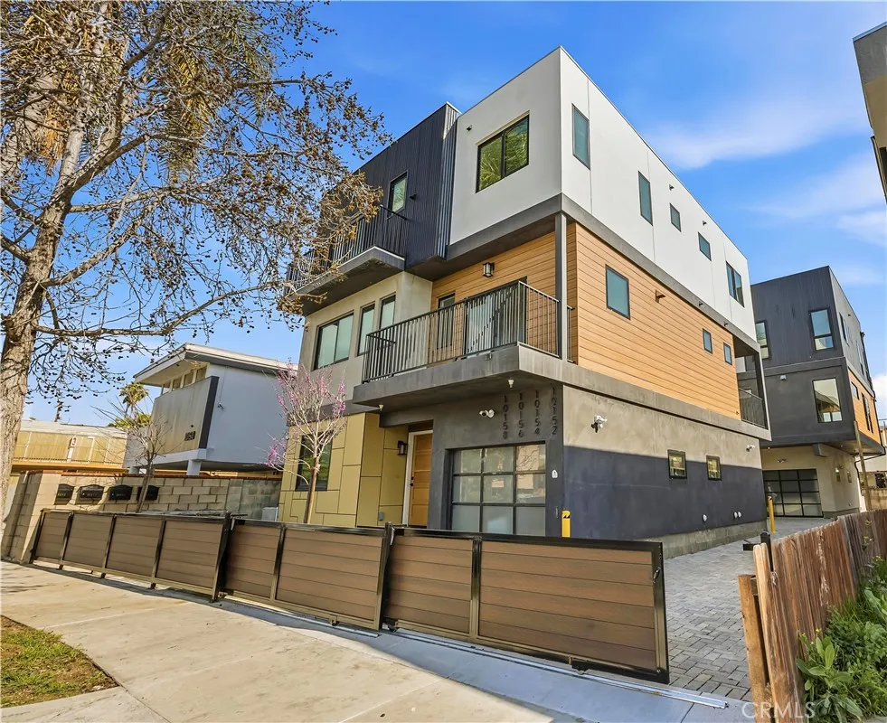 10154 Regent Los Angeles, CA 90034