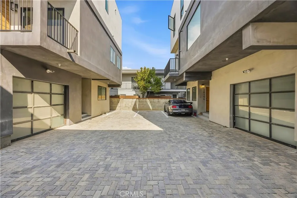 10154 Regent Los Angeles, CA 90034