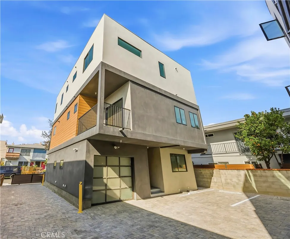10154 Regent Los Angeles, CA 90034