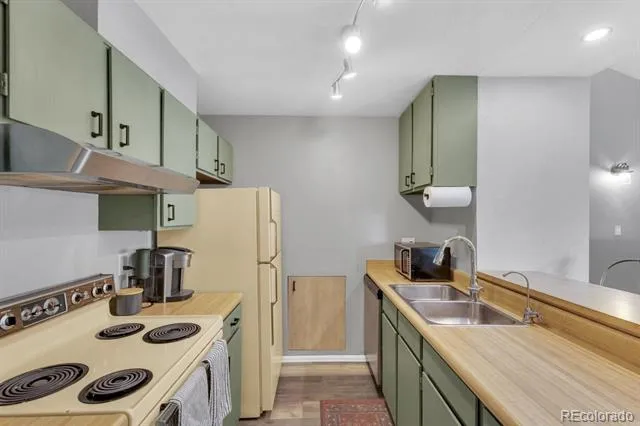 6565 E Arizona Avenue #8 Denver, CO 80224