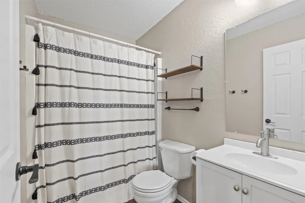 104 E Pine Court Skiatook, OK 74070
