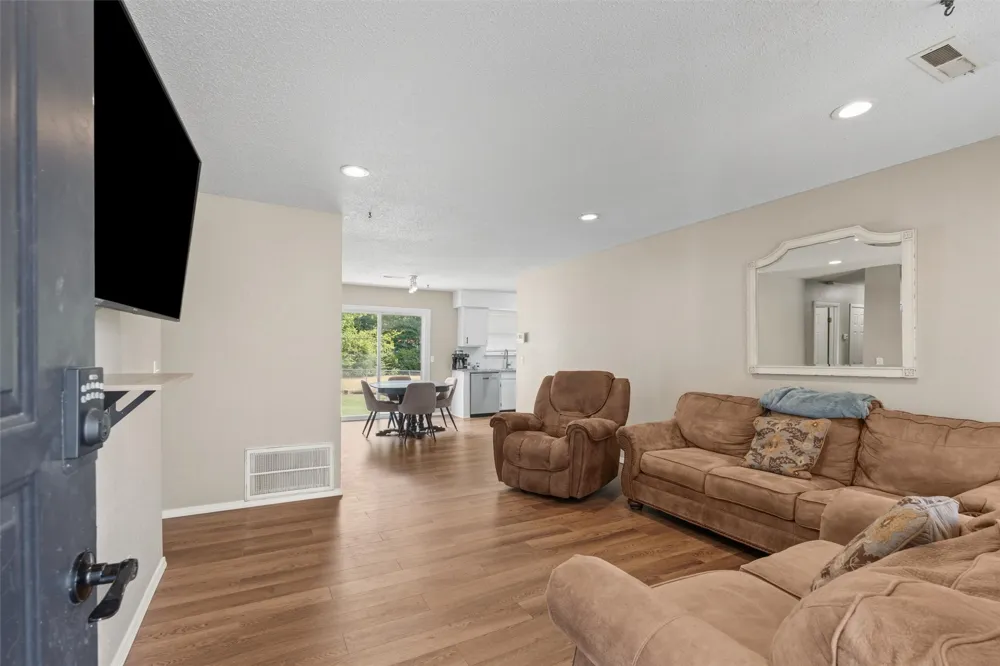 104 E Pine Court Skiatook, OK 74070