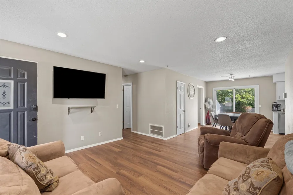 104 E Pine Court Skiatook, OK 74070