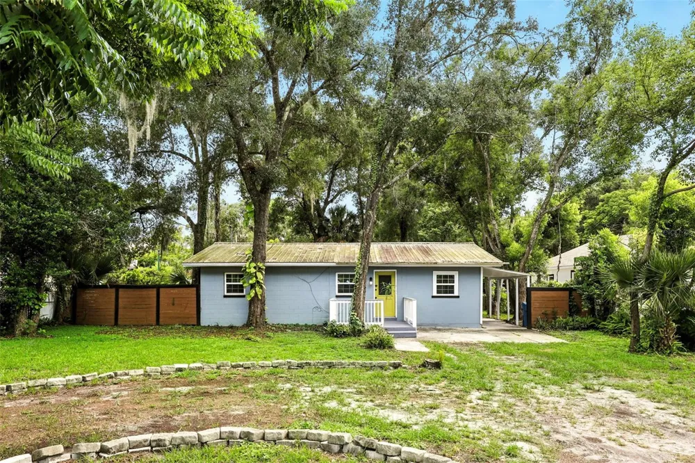 1412 E VOORHIS AVENUE Deland, FL 32724