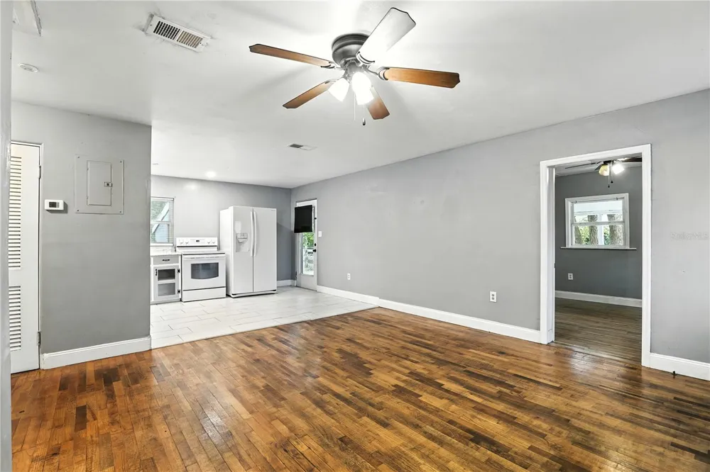 1412 E VOORHIS AVENUE Deland, FL 32724