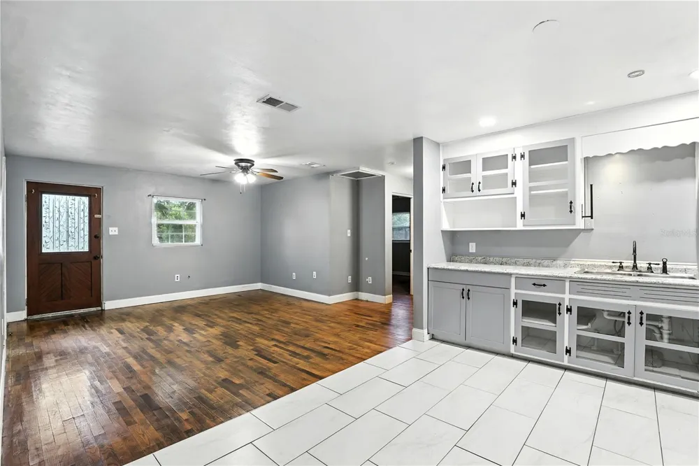 1412 E VOORHIS AVENUE Deland, FL 32724